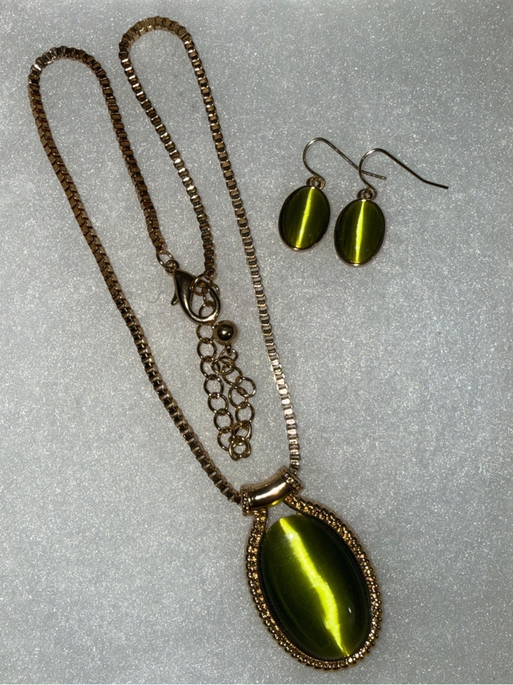 Gold-Tone Olive Green Oval Pendant Necklace with Matching Earrings